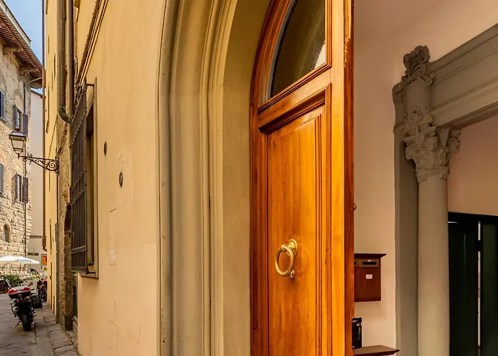 Santa Croce Exclusive